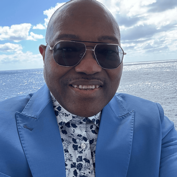 Olaolu-Fadairo's avatar